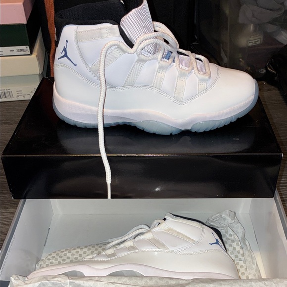 Jordan Athletic Shoes White and Blue - Picture 14 of 15